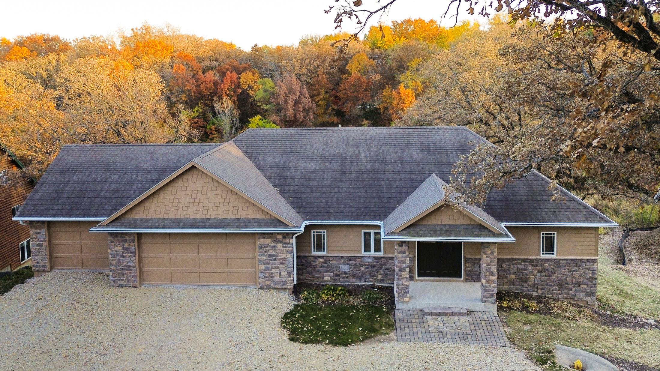 Front View of 8121 Oak Ridge Drive
