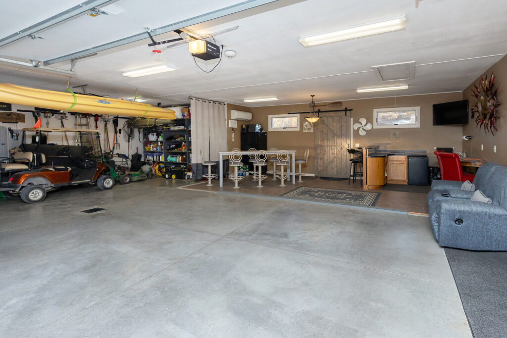 Oversized Three-Stall Garage