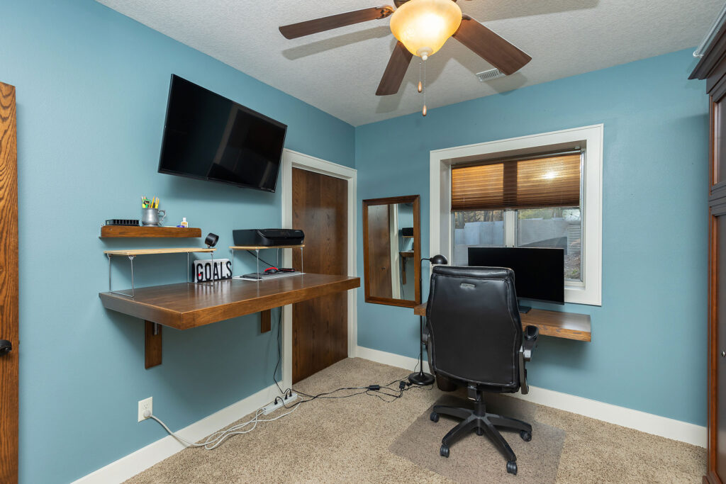 Bedroom/Office